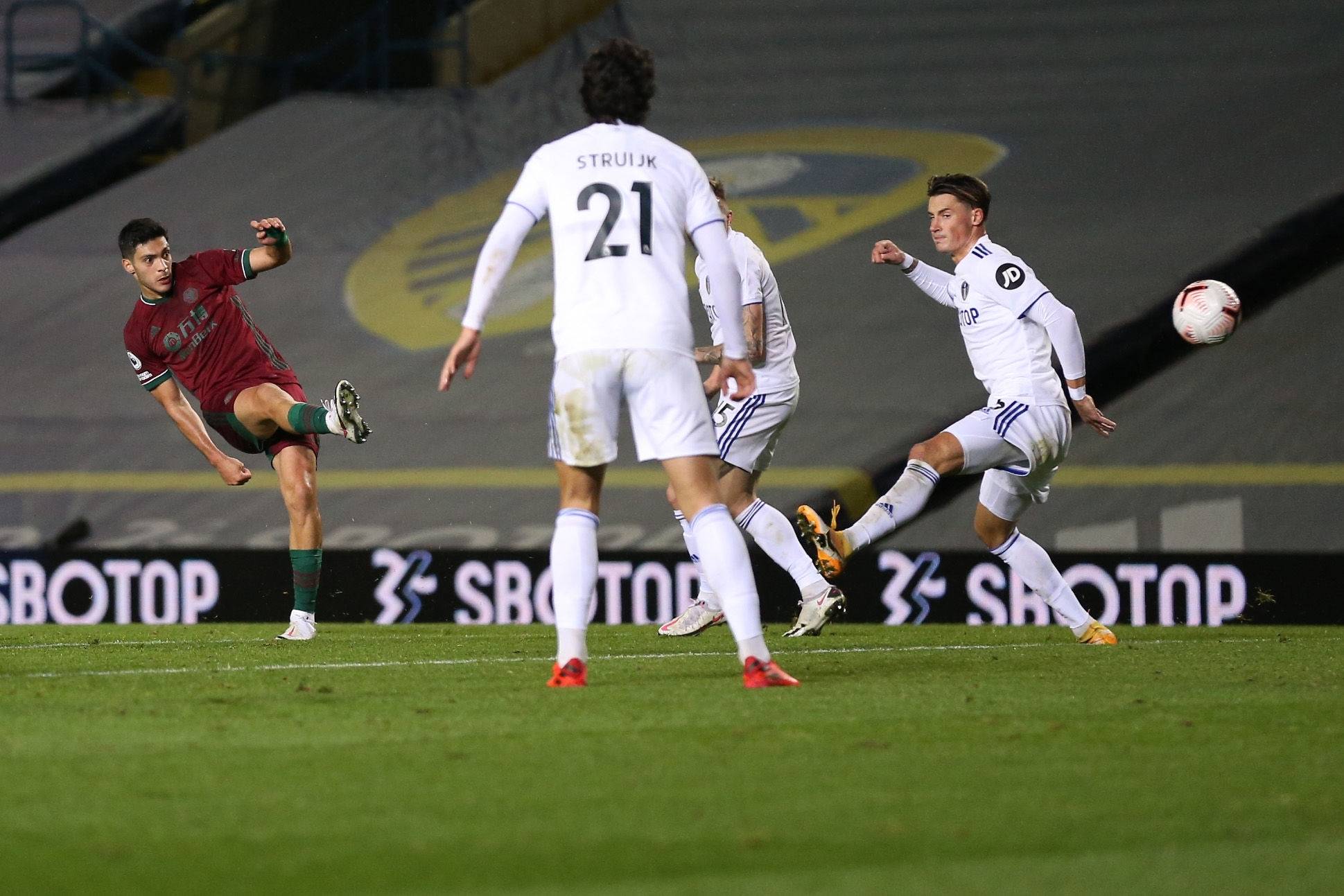 九游娱乐-穆古鲁扎意外战胜曼联，表现优异引爆全场！